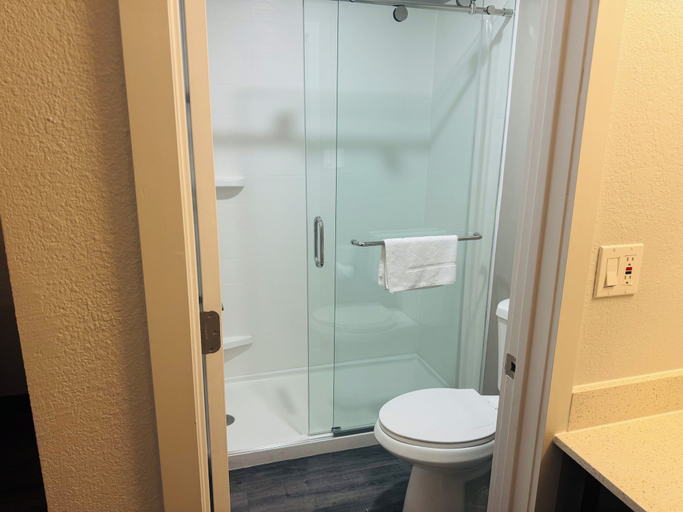 Bathroom 3, Motel 6 Southgate, MI - Detroit, Wayne