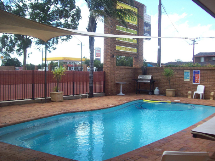 Sport & Beauty 5, Cobar Town and Country Motor Inn, Cobar