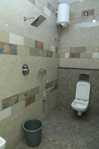 Bathroom 5, Hotel Priso, Viluppuram