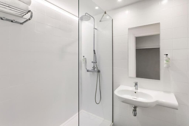 Bathroom 5, B&B Hotel Albacete, Albacete