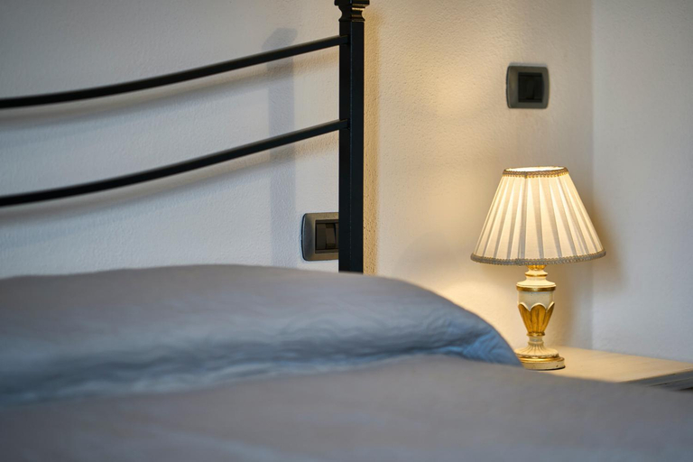 Bedroom, Casa Ginevra-2 Suite con giardino privato-Crete Senesi-Tuscany, Siena
