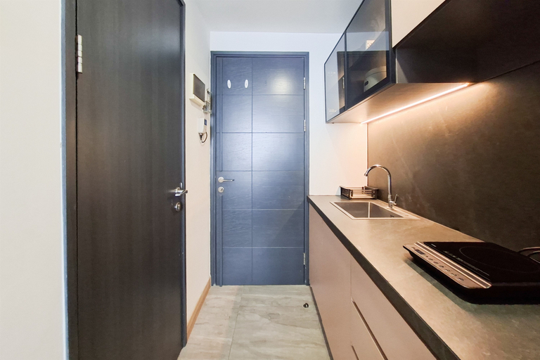 Others 2, Cozy Studio with Murphy Bed at Collins Boulevard Apartment By Travelio, Tangerang
