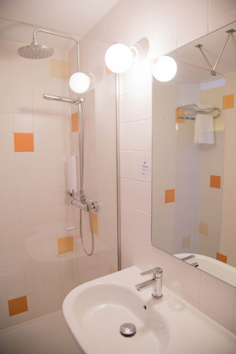 Bathroom 5, B&B Hotel Albacete, Albacete