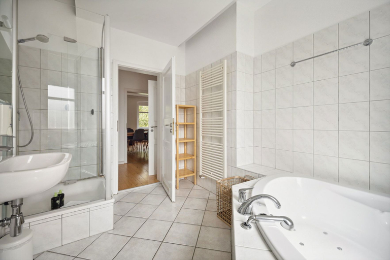 Bathroom 5, Limehome Dresden Tannenstraße, Dresden