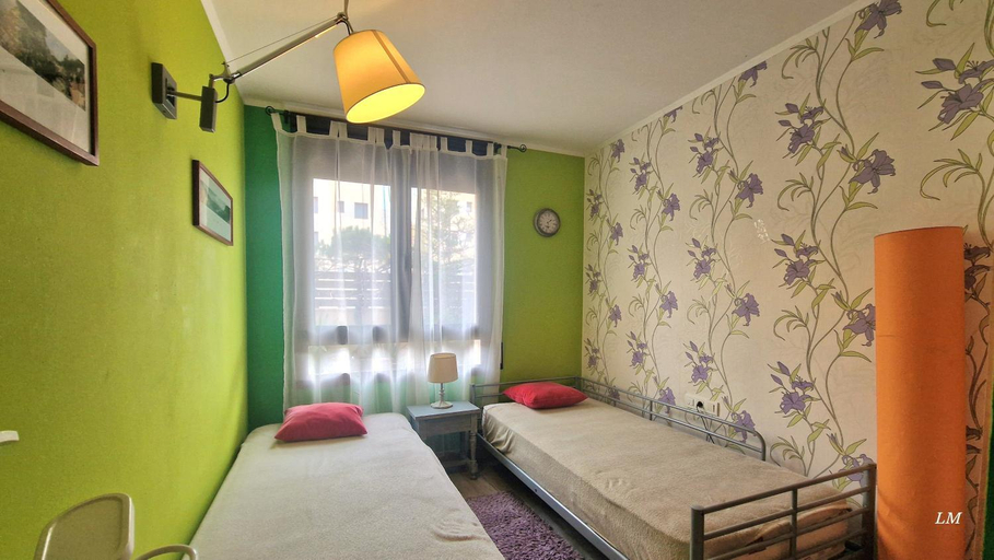 Bedroom 3, Apartment Loreto Go2lloret, Girona