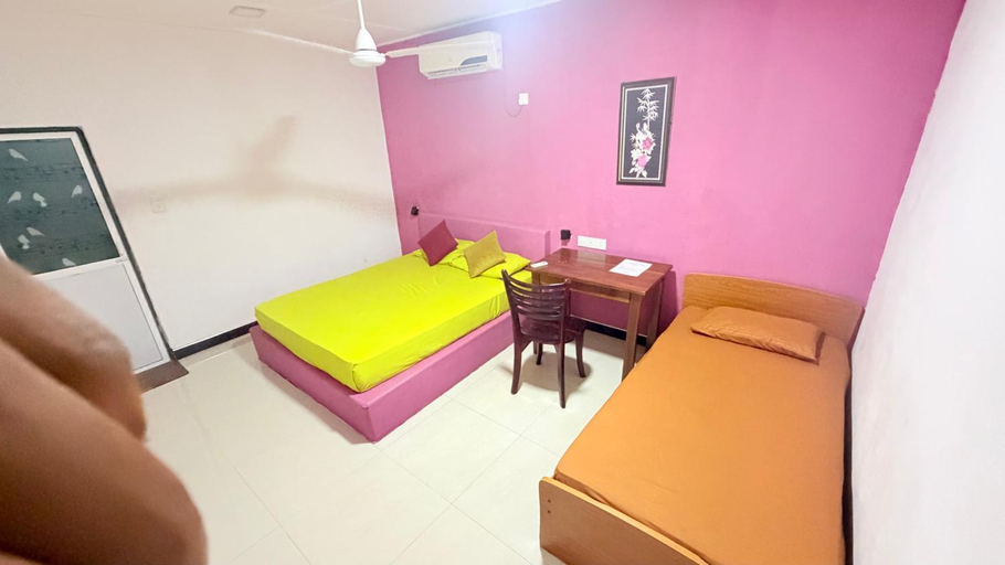 Bedroom 3, Hotel Angel Inn Beach, Trincomalee Town and Gravets