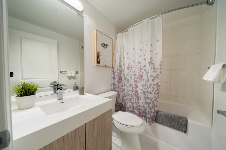 Bathroom 4, Fillmore Downtown Suites, Toronto