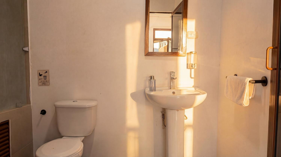 Bathroom 3, Aduana House, Puntarenas