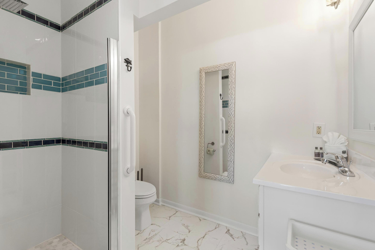 Bathroom 4, Premier Townhomes by Panhandle Getaways, Bay
