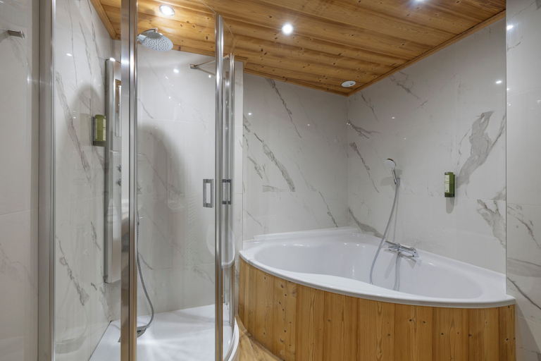 Bathroom 5, Park Hotel Suisse & Spa, Haute-Savoie