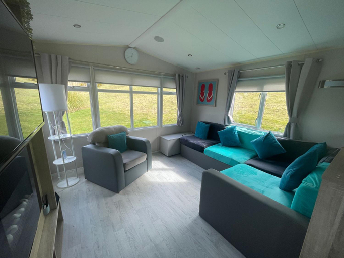 Shared lounge/TV area 4, JSNHolidays at Craig Tara Holiday Park, South Ayrshire