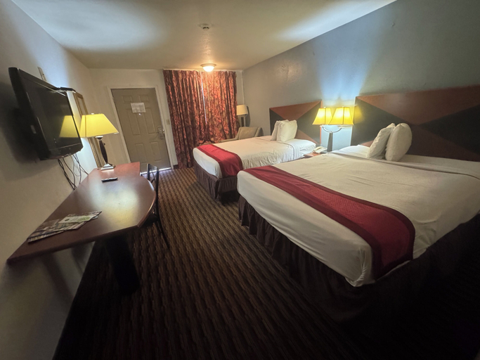 Room 4, Budget Host Inn, Saline