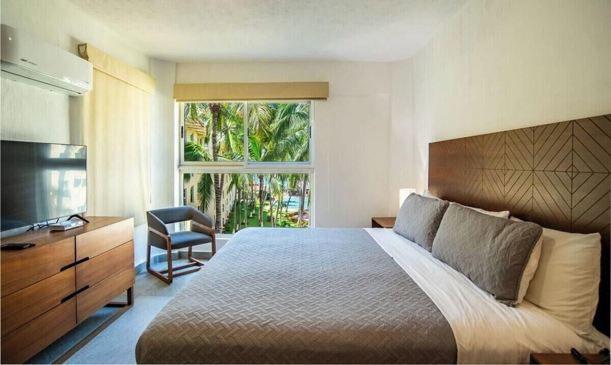 Room 3, Beachfront 2BR Condo - Pool - Blue Flag Beach, Compostela