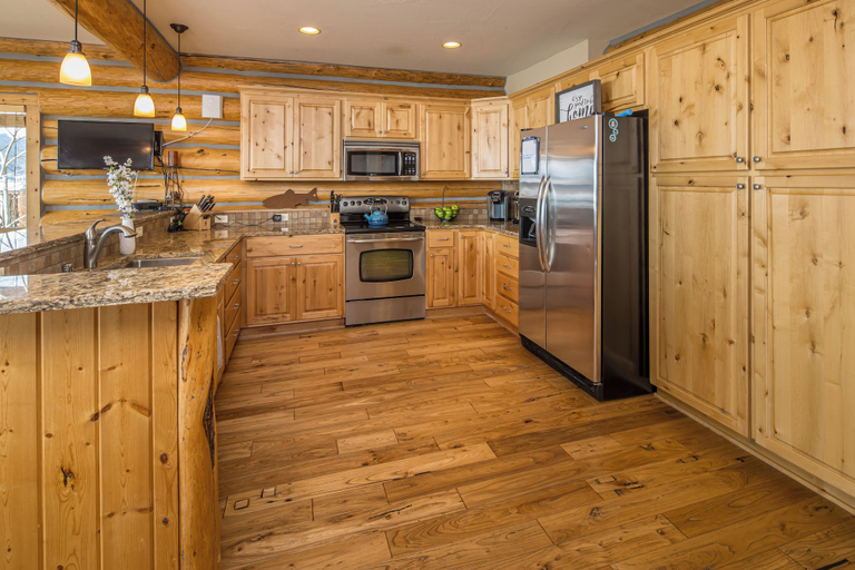 Private kitchen 3, Hebgen Lakeshore Retreat, Gallatin