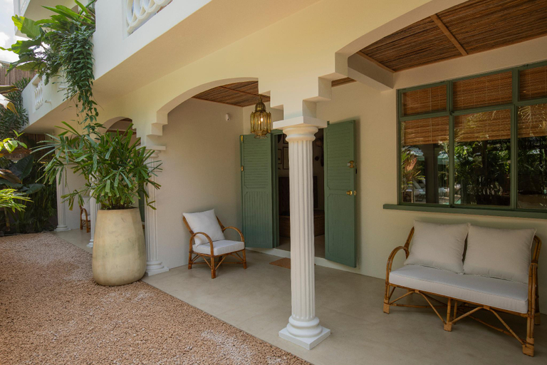 4, Maison Tropical, Black River