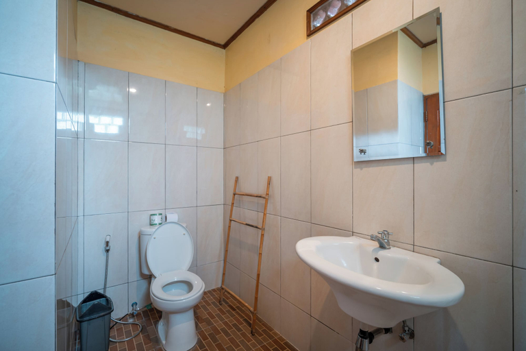 Bathroom 4, Argasoka Bungalows, Gianyar
