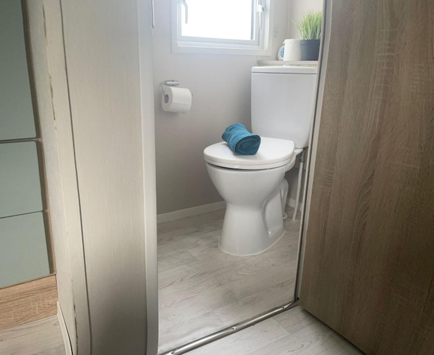 Bathroom 3, JSNHolidays at Craig Tara Holiday Park, South Ayrshire