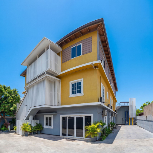 Exterior & Views
