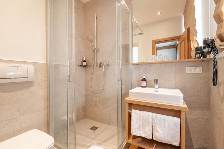 Bathroom 3, Gasthof-Hotel Dannerwirt, Rosenheim