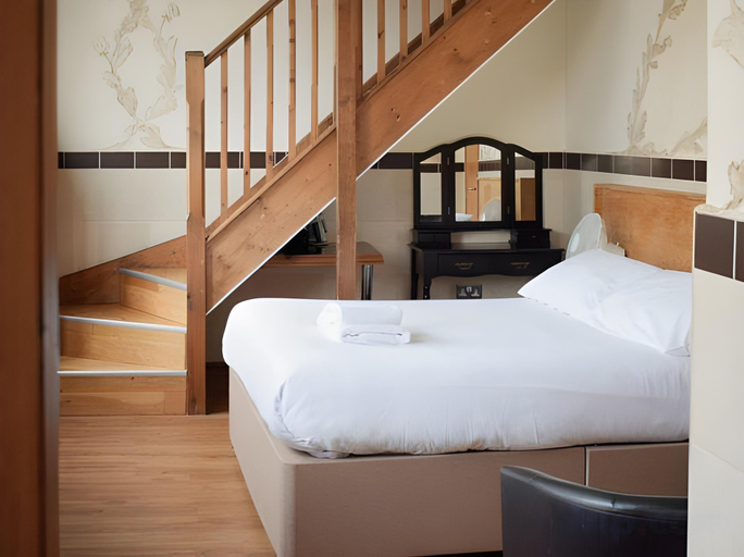 Bedroom 3, Berkley Apartments, London