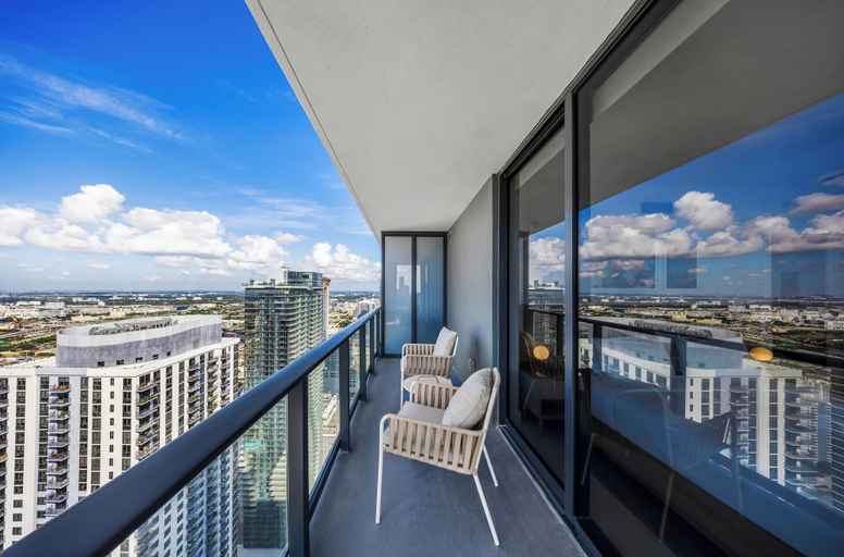 Property grounds 3, Luxe 2-BD Condo in Downtown - City Views, Miami-Dade