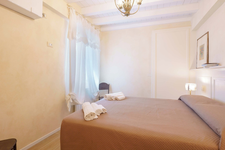 Others 4, Canaletto Apartment, Bologna