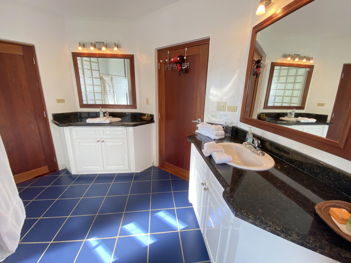Bathroom 4, Sea Vue Luxury Vacation Condominiums, Roatán