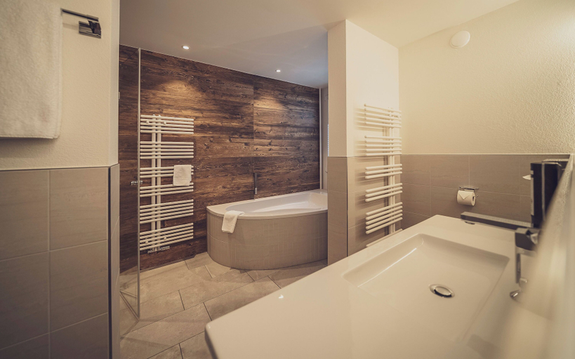 Bathroom 5, Mountain Plaza Hotel, Prättigau/Davos