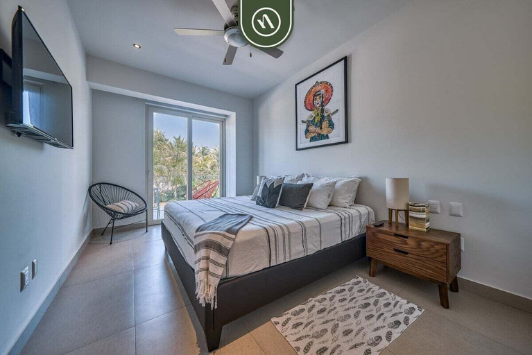 Room 4, 2BR Condo With Rooftop Pool - 2 Min Walk to Beach, Compostela