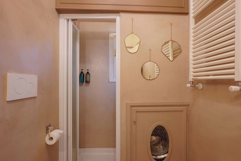 Bathroom 3, Guasto Apartments, Bologna