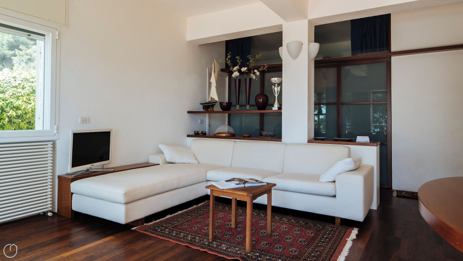 Others 3, Aurelia Harbour 103, Savona