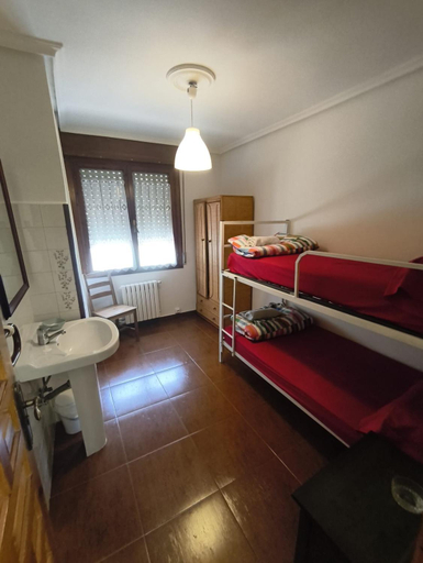 Bedroom, HOSPEDAJE MARISA, Cantabria
