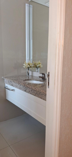 Bathroom 5, Bristol International Airport Hotel, Guarulhos