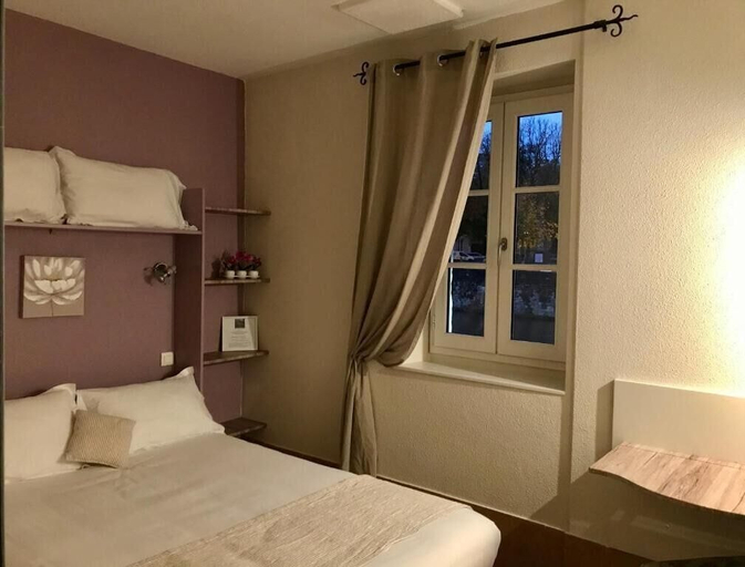 Others 4, HOTEL DES BAINS, Lot