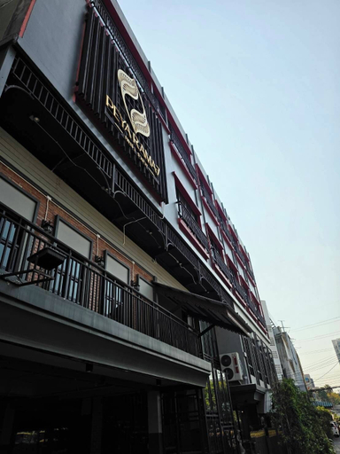 Exterior detail, Peya Rama-7, Bang Kruai