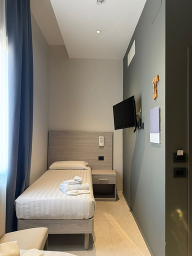 Bedroom 4, Casa San Giuseppe, Roma