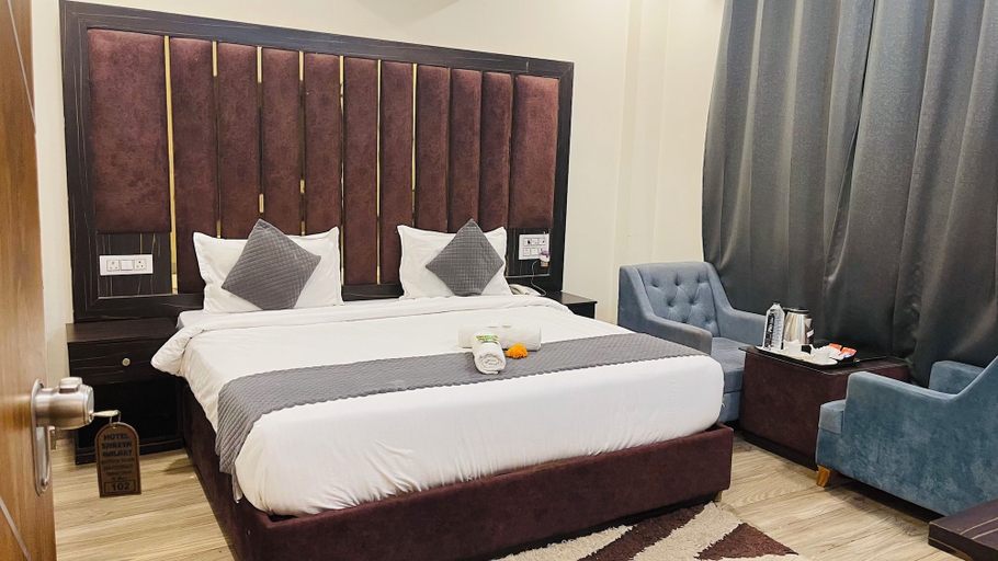 Room 5, Vantara Premium- Hotel Shreya Galaxy, Dehradun