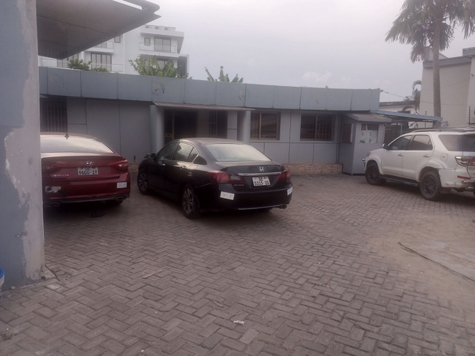 Property grounds 3, Platinum studio Apartment, Accra