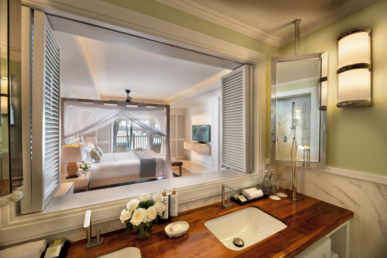 Bathroom 5, Hemingways Watamu, Kilifi North