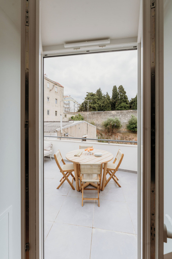 Interior 5, Maria Pia 4, Lisbon