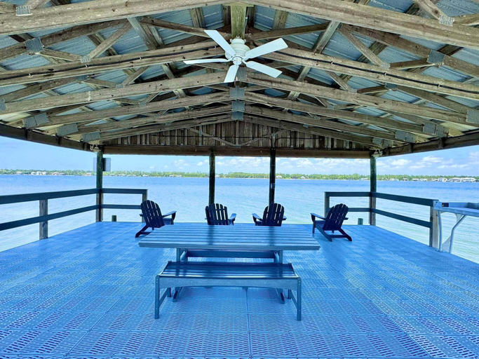 Others 2, Mustique, Baldwin