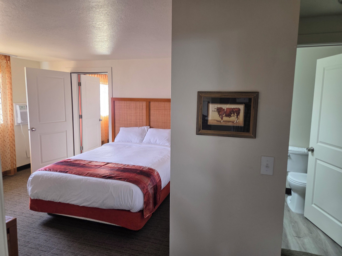 Bedroom, New Western Inn & Suites, Millard