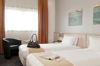 Others 5, Arena Hotel La Defense, Hauts-de-Seine