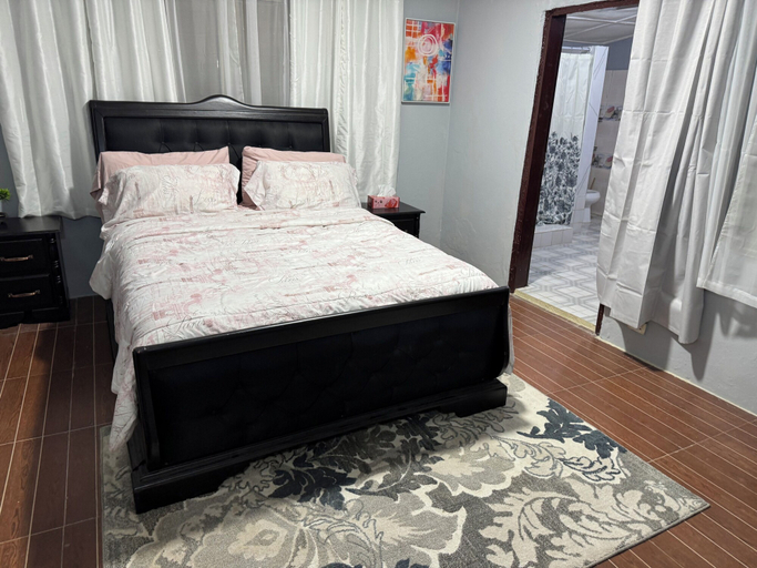 Room 2, Raqsea Guest House, Greater Monrovia