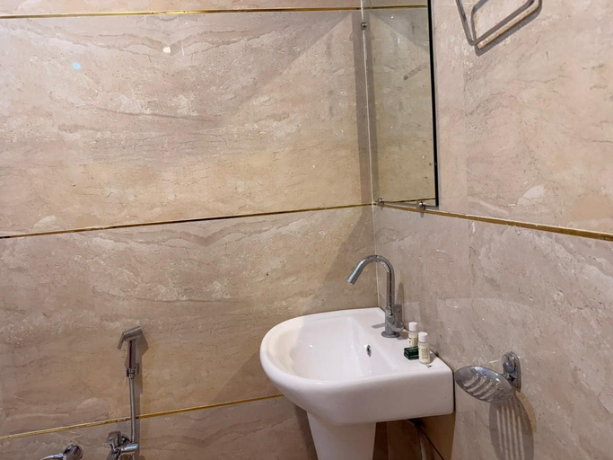 Bathroom 2, The Classic Crown, Faizabad