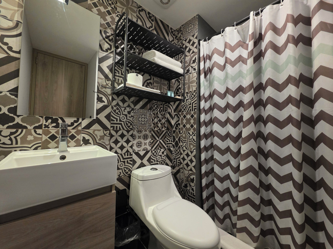 Bathroom 4, NIU Reforma, Mexico City