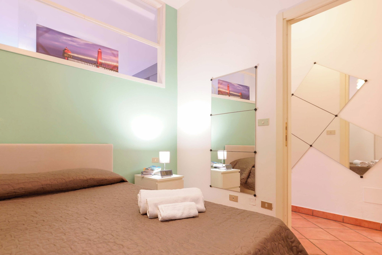Room 2, Zamboni 58 Apartment, Bologna