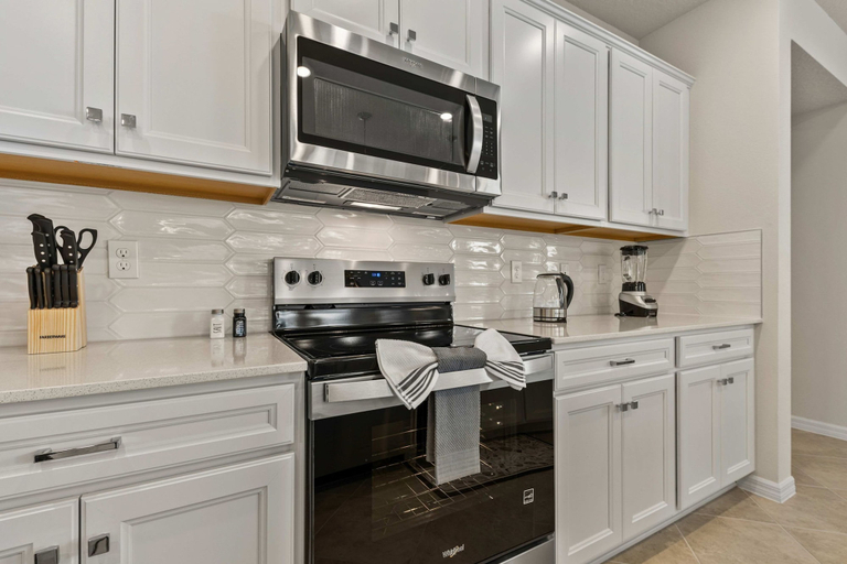 Room 5, 5BR End-unit w Pool Themed Rooms Gameloft 16225, Lake