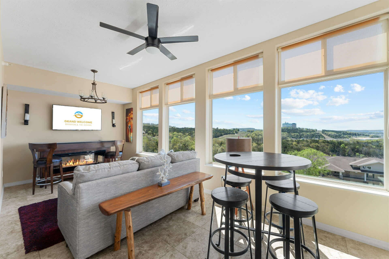 Interior 2, The Royal Overlook w/ Balcony, Taney