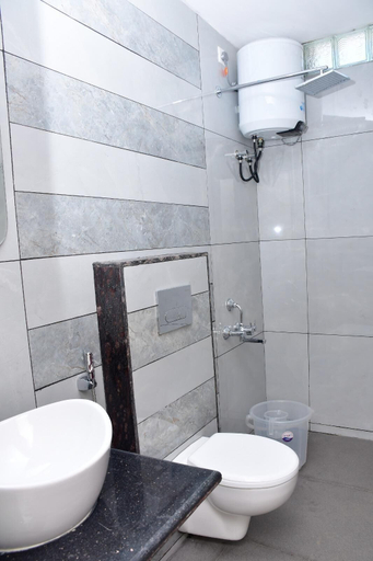 Bathroom, La Fiesta Resorts, Dindigul